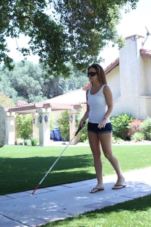 Samantha arrives home.